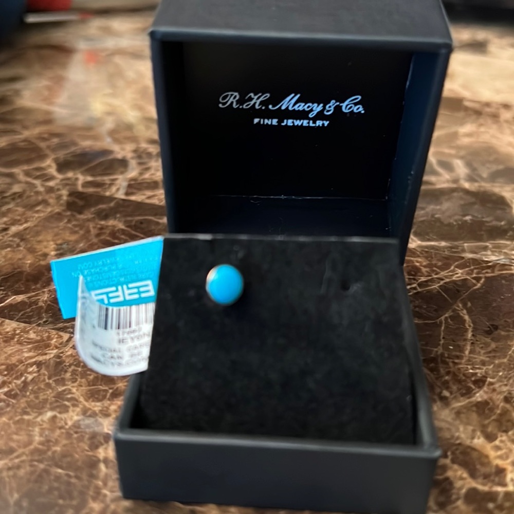 EFFY 14k gold SINGLE genuine  turquoise stud earring. Brand new and authentic.